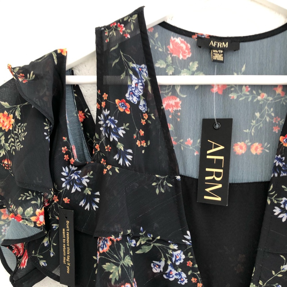 Cold shoulder floral wrap dress - Picture 3 of 8